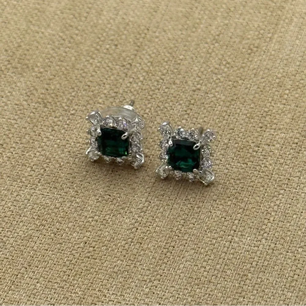 Elegant vintage Green and Silver Stud Earrings